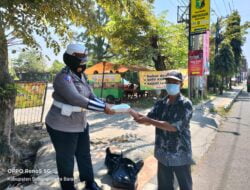 Kegiatan Posko Dapur Umum Polres Subang Bagi-Bagi Nasi Kotak Peduli Covid-19 Di Kab. Subang