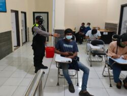 Kegiatan Cuci Tangan, Pengukuran Suhu Tubuh Dan Penerapan Protokol Kesehatan Bagi Anggota Polri, ASN Dan Pengunjung Polres Subang