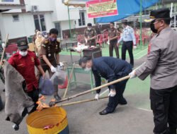 Kapolres Sinjai Hadiri Pemusnahan Barang Bukti Tindak Pidana Yang Telah Inkracht di Kantor Kejaksaan.