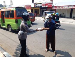 Kegiatan Posko Dapur Umum Polres Subang Bagi-Bagi Nasi Kotak Peduli Covid-19 Di Kab. Subang