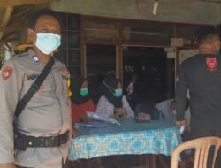 Ops Aman Nusa II, Giat Bhabinkamtibmas Ds. Kosambi Melaksanakan Kegiatan Monitoring BLT Kemensos RI Kepada Warga Masyarakat Desa kosambi kec. Cipunagara Kab. Subang