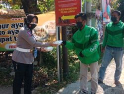 Kegiatan Posko Dapur Umum Polres Subang Bagi-Bagi Nasi Kotak Peduli Covid-19 Di Kab. Subang