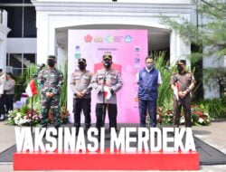 Kapolri Luncurkan Gerakan Vaksinasi Merdeka untuk Capai Target di Hari Kemerdekaan