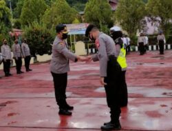 Apresiasi Personel Yang Ucapkan Tribrata dan Catur Prasetya Saat Apel Pagi, Kapolres Sinjai Berikan Hadiah.