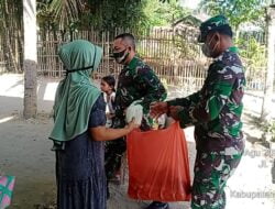 Jum’at Barokah, Babinsa Bagikan Nasi Kotak Kepada Warga Kurang Mampu Di Tiga Desa