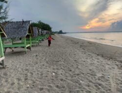 Pantai Lancok Dengan Pasir Putih Yang Lembut Suasana Pantai Bersih Asik Buat Bersantai