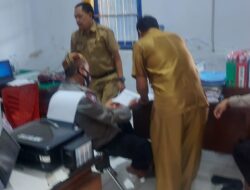 Pembagian Sembako ‘Kasat Binmas Polres Bone Koordinasi Dinas Sosial.