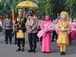 Kapolda Aceh Tiba Di Mapolda Aceh Disambut Hormat Jajar Dan Pengalungan Bunga