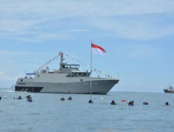 Pengibaran Bendera Merah Putih di bawah Laut, Peringati Hari Ulang Tahun (HUT) ke-76 Republik Indonesia.