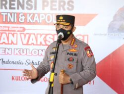 Vaksinasi dan Bansos di Jogyakarta, Kapolri Ingatkan Warga Disiplin Prokes di Sektor Ekonomi