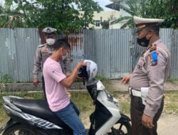 Menertibkan lalu lintas satlantas polres Nias Selatan,giat terjun kejalan mengatur pengendara.