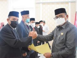 Bupati Erli Hasim Melantik Komisioner Baitul Mal Kabupaten Simeulue Masa Bakti:2021– 2026,