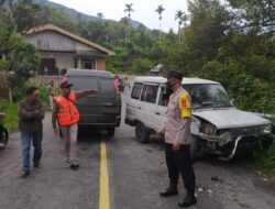 Akibat Supir Ngantuk Dua Mobil Berlawanan Arah Alami kecelakaan