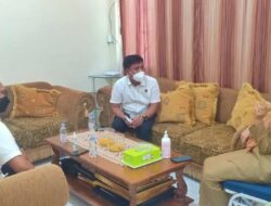 Kasat Intelkam Polres Sinjai Koordinasi Dengan Dinkes Sinjai Terkait Vaksinasi dan Ketersediaan Vaksin.