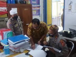 Pembagian Sembako ‘Kasat Binmas Polres Bone Koordinasi Dinas Sosial.