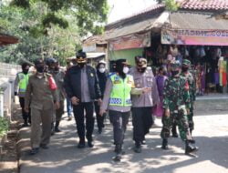 Ajak Pedagang Patuhi Prokes, Kapolres Subang Terjun Langsung Patroli ke Pasar Tradisional Dan Pasar Modern