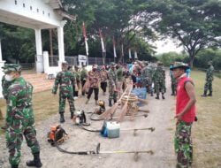 Jelang HUT Ke- 76 RI TNI-POLRI Bersama Ormas dan Masyarakat Bersihkan Taman Makam Pahlawan