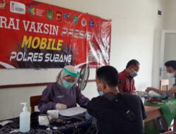 Gerai Vaksinasi Covid-19 Massal Oleh Dokkes Polres Subang Untuk Siswa/Siswi SMA Negeri 4 Subang