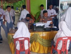 Gerai Vaksinasi Keliling Polres Simeulue melaksanakan Vaksinasi di SMK.I. Negeri Sinabang,