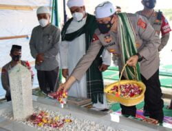 Kapolda Aceh Serahkan Bantuan Semen Untuk Masjid Dan Ziarah Ke Makam Ulama Di Aceh Timur