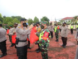 Kapolres Sinjai Salurkan 4000 Paket Bantuan Dittipidum Bareskrim Polri Kepada Masyarakat Terdampak Covid-19.