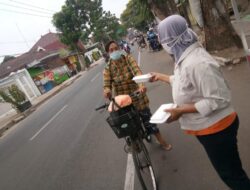 Indonesian Sehat IndonesiHebat ,Komunitas Emak milenial Mojokerto Raya, Berbagi Sembako Sebagai Wujud Kepedulian.