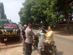 Giat Pembagian 100 Masker Dalam Rangka PPKM Level 2 (Pemberlakuan Pembatasan Kegiatan Masyarakat) Di Wilayah Hukum Polsek Purwadad