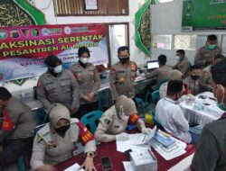 Puluhan Santri di Pesantren Al-Manar Terima Vaksin