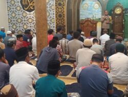 Ba’da Shalat Magrib Di Masjid, Bhabinkamtibmas Memberikan Arahan Kamtibmas Kepada Jamaah