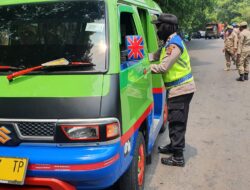 Kegiatan Patroli Polwan, Himbauan Dan Pembagian Masker Dalam Rangka Pemberlakuan Pembatasan Kegiatan Masyarakat (PPKM) Level 2 Covid-19 Kab. Subang