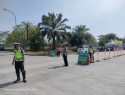 Personel Polsek pagaden Polres Subang Melaksanakan  Penerapan Ganjil Genap Di Wilayah Kab.Subang