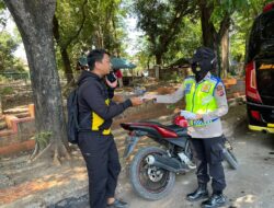 PPKM di Subang, Polisi Wanita Gencar Sampaikan Himbauan Prokes dan Bagikan Masker