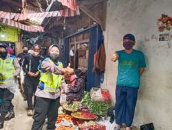 Kapolres Bersama Polwan Terus Edukasi Prokes dan Bagikan Masker Kepada Masyarakat di Hari Weekend