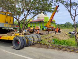 Pembangunan Jembatan Sungai linggi di Simeulue, Halaman mesjid jadi tempat Alat berat,