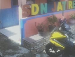 Satu Ruang Kelas SD Jatireja Terancam Ambru Karena Sudah Dimakan Usia