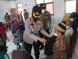 Meski Medan yang sangat Terjal dan Sulit Dijangkau, Kapolres Tinjau Gelar Vaksinasi Dusun Cigebang di Kec Serang Panjang Kabupaten Subang