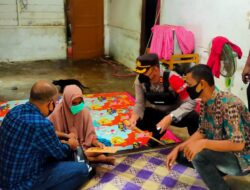 Kapolres Lhokseumawe Santuni Dua Warga Sakit Dan Kurang Mampu