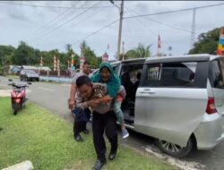 digendong Polisi lalu lintas indra maulana,Nenek sutimah berkeinginan di Vaksinasi,