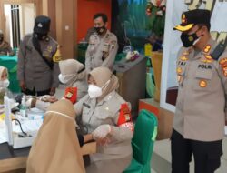 Kapolres Gowa Tinjau Langsung Kegiatan Vaksin Di Gedung Adi Jaya Yang Diselenggarakan Polsek Somba Opu