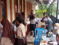 Puluhan Pelajar SMPN 1 Dewantara Ikut Vaksinasi