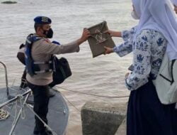 Berangkat Sekolah Tidak Ada Pompong, Para Pelajar Diantar Kapal Sat Polair Polres Indragiri Hilir