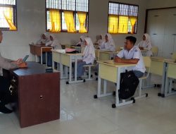 Personel Polsek Kuta Makmur Sosialiasi Rekrutmen Proaktif Bintara Polri TA 2022 Pada Siswa SMA