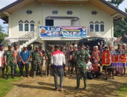 Menciptakan Kemanunggalan TNI Dengan Rakyat,Babinsa Kodim 0103/Aceh Utara Bersama Warga Laksanakan Gotong Royong.