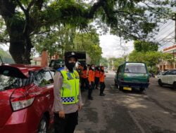 Tanpa Lelah, Di Awal Bulan November Polwan Polres Subang Terus Bagikan Masker Kepada Masyarakat