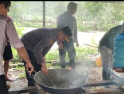 Kapolres simeulue turun tangan ikut bantu Masyarakat mengadakan Dapur umum