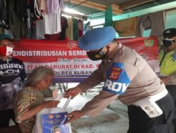 Selama PPKM, Polres Subang  Bagikan Sembako Secara Blusukan