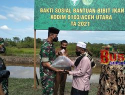 Dandim 0103/Aceh Utara Serahkan Bantuan 10.000 Bibit Ikan Lele Dan 100 Ekor Bebek Pada Masyarakat