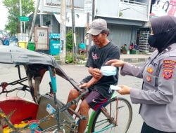 Polwan Polres Subang Gencar Lakukan Himbauan Prokes & Bagikan Masker Gratis Kepada Masyarakat