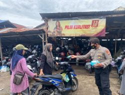 Cegah Lonjakan Covid, Polres Lhokseumawe Genjar Bagikan Masker di Lokasi Keramaian