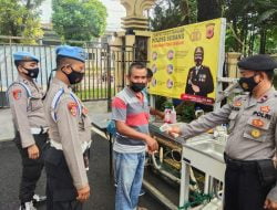 Polwan Polres Subang Gencar Lakukan Himbauan Prokes & Bagikan Masker Gratis Kepada Masyarakat